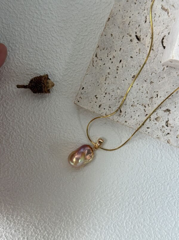 "Lustrous Baroque Pearl Necklace"